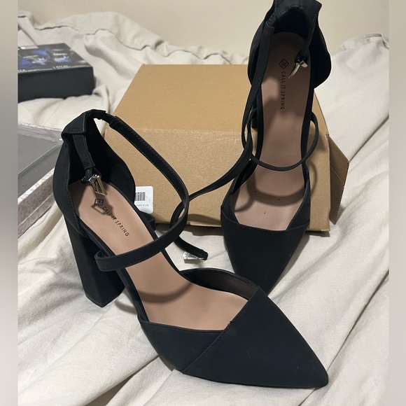 Black high heel shoe - Picture 3 of 3